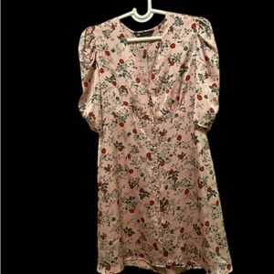 Women’s Zara brand silky dress in a good used condition,colorful material.size S